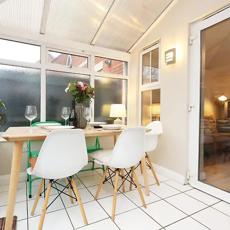 Cosy Townhouse - Free Parking - Sleeps 6 - By Ekliving Partners * Bristol