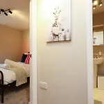 Cosy Townhouse - Free Parking - Sleeps 6 - By Ekliving Partners アパート