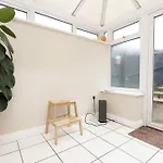 아파트 Cosy Townhouse - Free Parking - Sleeps 6 - By Ekliving Partners 브리스틀