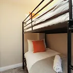 Cosy Townhouse - Free Parking - Sleeps 6 - By Ekliving Partners アパート *