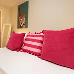Cosy Townhouse - Free Parking - Sleeps 6 - By Ekliving Partners アパート ブリストル