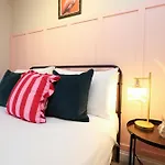 Cosy Townhouse - Free Parking - Sleeps 6 - By Ekliving Partners 아파트 *