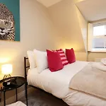 Cosy Townhouse - Free Parking - Sleeps 6 - By Ekliving Partners アパート ブリストル