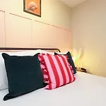 Cosy Townhouse - Free Parking - Sleeps 6 - By Ekliving Partners アパート ブリストル