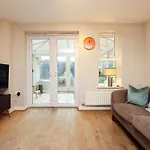 アパート Cosy Townhouse - Free Parking - Sleeps 6 - By Ekliving Partners *