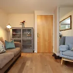 アパート Cosy Townhouse - Free Parking - Sleeps 6 - By Ekliving Partners