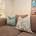 アパート Cosy Townhouse - Free Parking - Sleeps 6 - By Ekliving Partners *