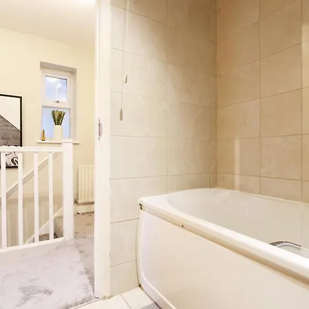 Cosy Townhouse - Free Parking - Sleeps 6 - By Ekliving Partners Apartamento *