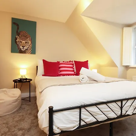 Apartment Cosy Townhouse - Free Parking - Sleeps 6 - By Ekliving Partners *