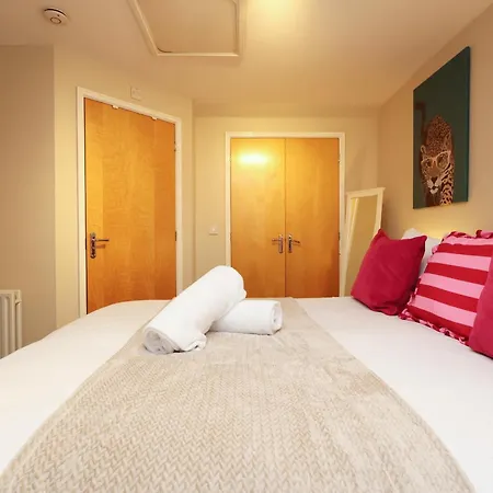 Cosy Townhouse - Free Parking - Sleeps 6 - By Ekliving Partners Apartmán Bristol
