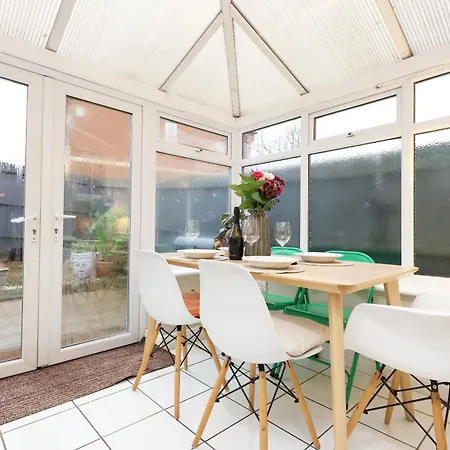 Cosy Townhouse - Free Parking - Sleeps 6 - By Ekliving Partners * Bristol