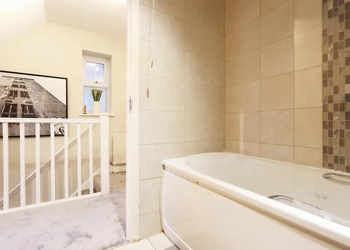 Cosy Townhouse - Free Parking - Sleeps 6 - By Ekliving Partners Apartament *