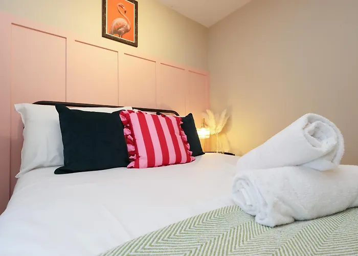 Cosy Townhouse - Free Parking - Sleeps 6 - By Ekliving Partners Apartamento *