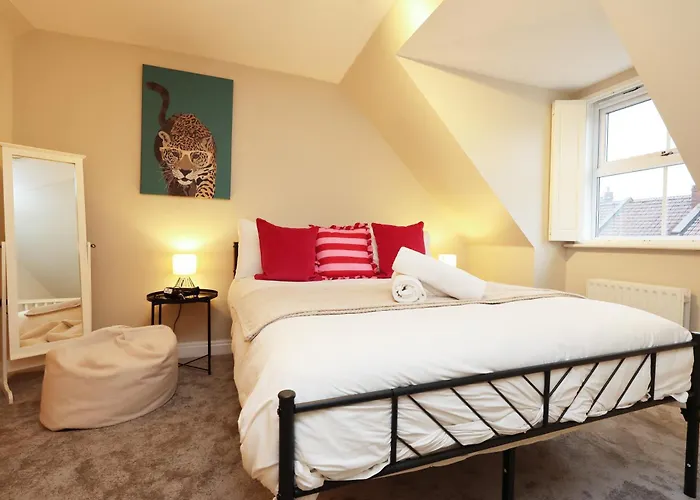 Apartament Cosy Townhouse - Free Parking - Sleeps 6 - By Ekliving Partners *