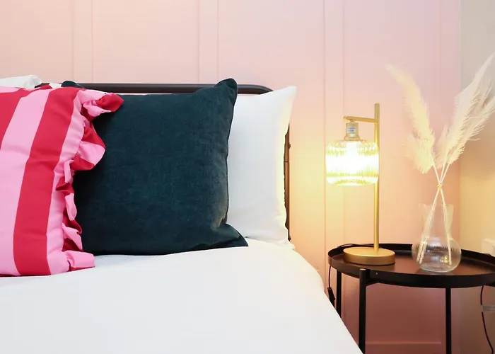 Cosy Townhouse - Free Parking - Sleeps 6 - By Ekliving Partners Apartamento