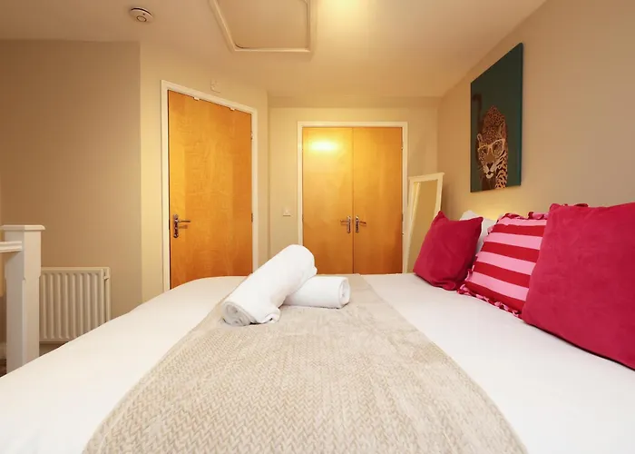 Cosy Townhouse - Free Parking - Sleeps 6 - By Ekliving Partners Apartamento Bristol