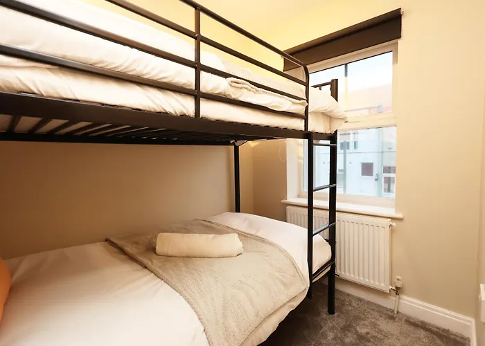Cosy Townhouse - Free Parking - Sleeps 6 - By Ekliving Partners * Bristol