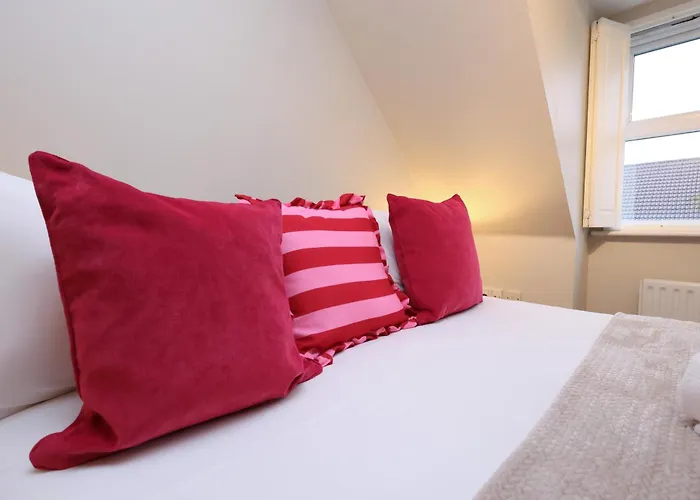 Apartament Cosy Townhouse - Free Parking - Sleeps 6 - By Ekliving Partners