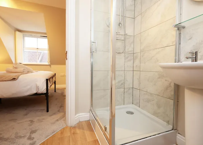 Cosy Townhouse - Free Parking - Sleeps 6 - By Ekliving Partners * Bristol