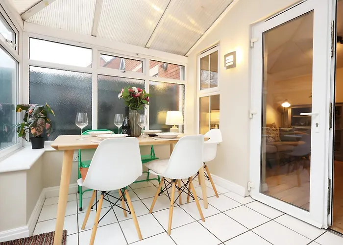 Cosy Townhouse - Free Parking - Sleeps 6 - By Ekliving Partners * Bristol