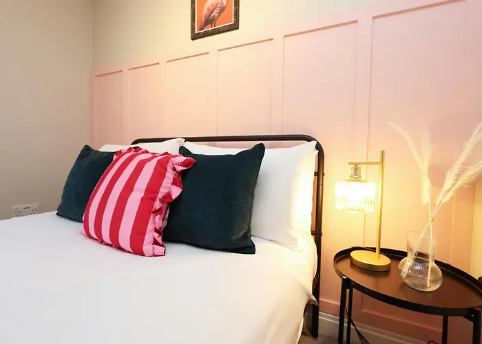 Cosy Townhouse - Free Parking - Sleeps 6 - By Ekliving Partners Apartament *