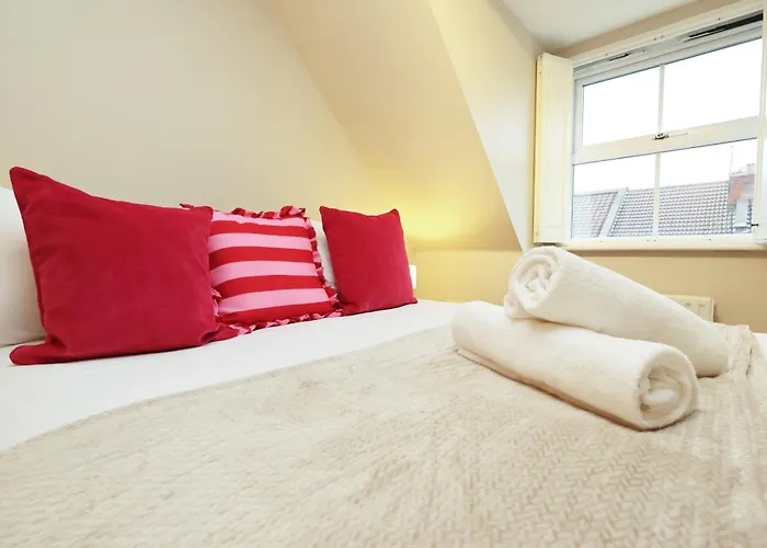 Apartament Cosy Townhouse - Free Parking - Sleeps 6 - By Ekliving Partners *