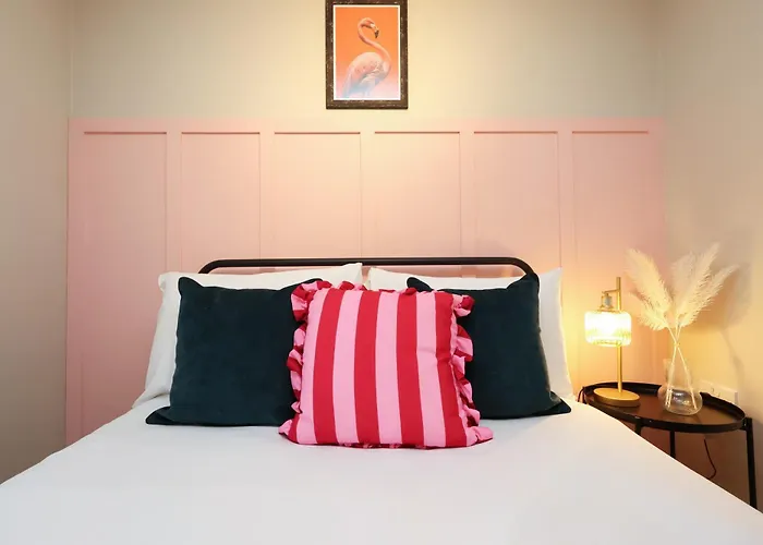 Cosy Townhouse - Free Parking - Sleeps 6 - By Ekliving Partners Bristol