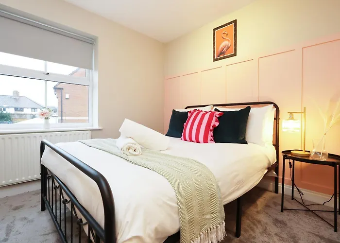 Cosy Townhouse - Free Parking - Sleeps 6 - By Ekliving Partners Bristol