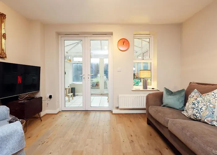 Apartament Cosy Townhouse - Free Parking - Sleeps 6 - By Ekliving Partners *