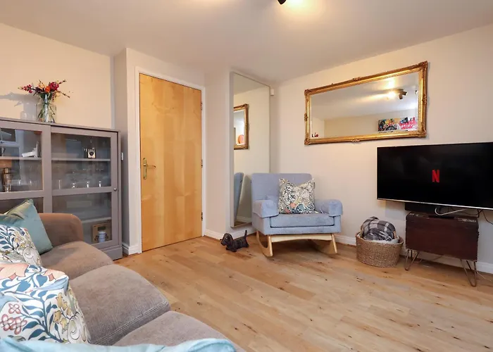 Cosy Townhouse - Free Parking - Sleeps 6 - By Ekliving Partners Apartamento