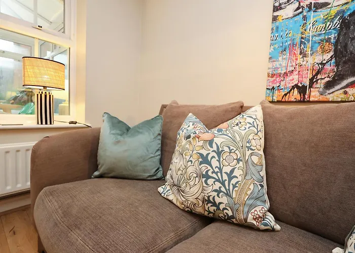 Apartamento Cosy Townhouse - Free Parking - Sleeps 6 - By Ekliving Partners *