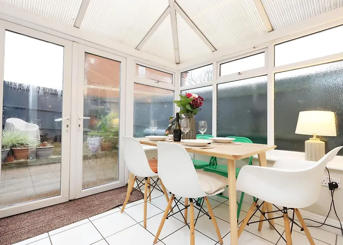 Cosy Townhouse - Free Parking - Sleeps 6 - By Ekliving Partners * Bristol