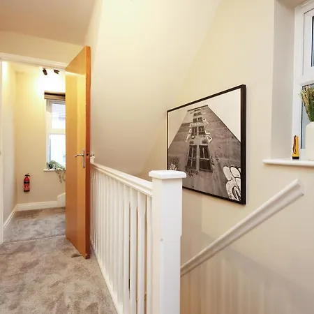 Daire Cosy Townhouse - Free Parking - Sleeps 6 - By Ekliving Partners Bristol