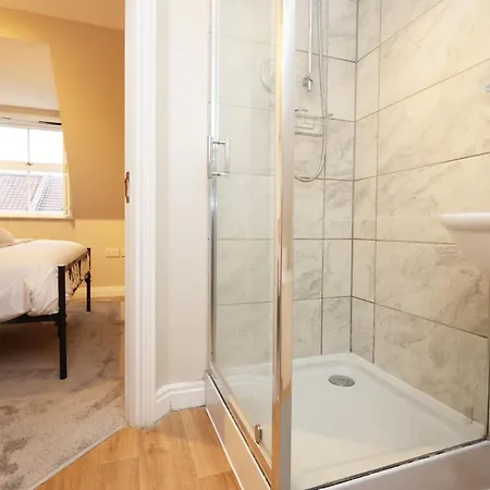 Cosy Townhouse - Free Parking - Sleeps 6 - By Ekliving Partners * Bristol