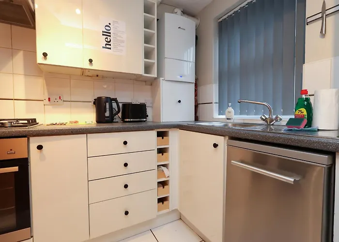 Cosy Townhouse - Free Parking - Sleeps 6 - By Ekliving Partners Daire *