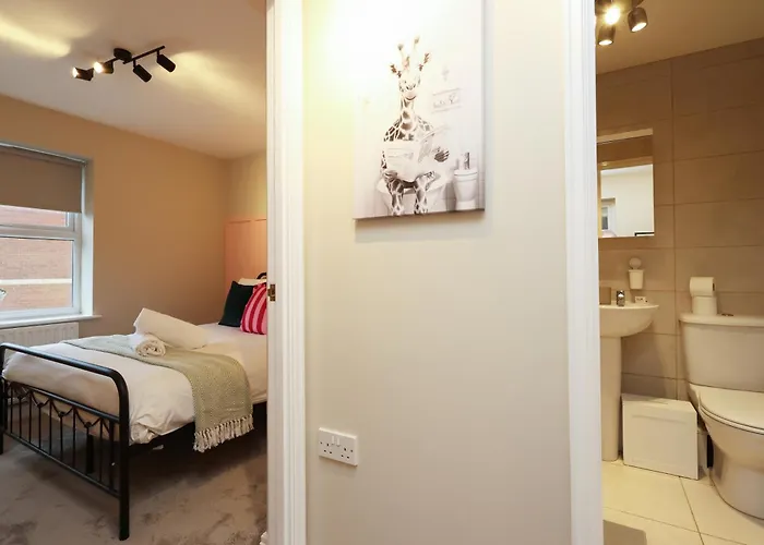 Cosy Townhouse - Free Parking - Sleeps 6 - By Ekliving Partners Daire
