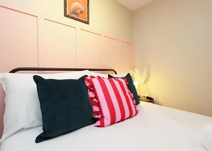 Cosy Townhouse - Free Parking - Sleeps 6 - By Ekliving Partners Lägenhet Bristol